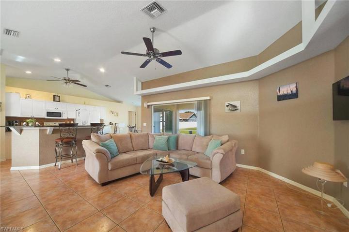 305 SE 25th TER, CAPE CORAL FL 33904