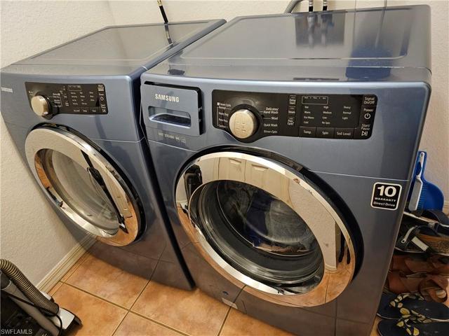High end frontloading washer and dryer