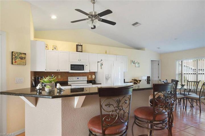 305 SE 25th TER, CAPE CORAL FL 33904