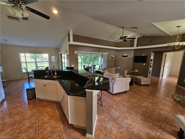 305 SE 25th TER, CAPE CORAL FL 33904