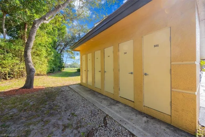 200  Vintage  CIR, Naples, FL 34119