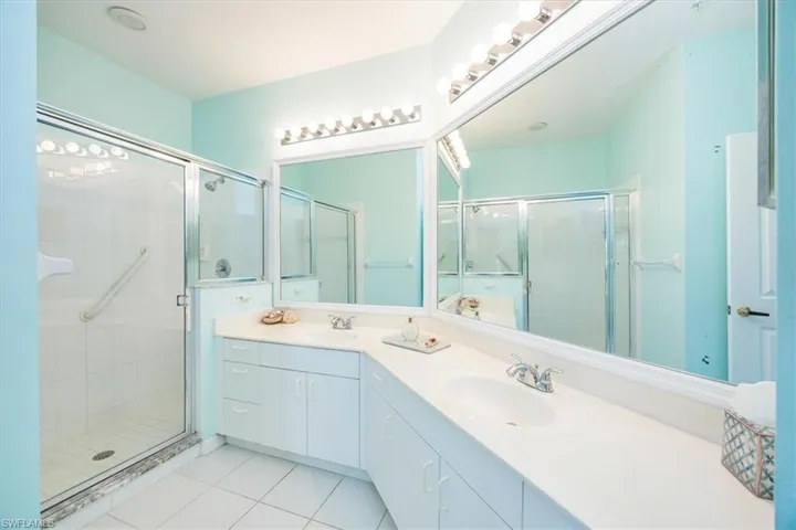 200  Vintage  CIR, Naples, FL 34119