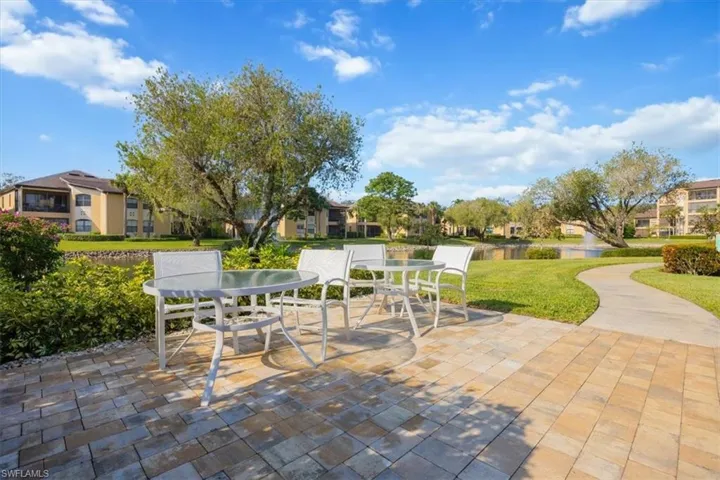200  Vintage  CIR, Naples, FL 34119