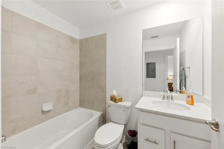 2nd Bathroom/Guest Bathroom