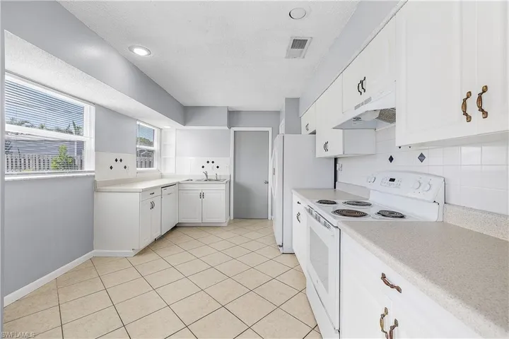 920 Se 31st Ln, Cape Coral Fl 33904