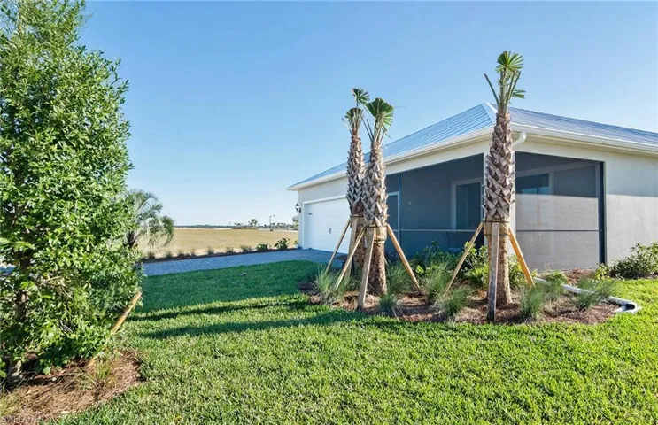 Photos are of a staged Arbordale model. Illustration purposes only. Options may vary.