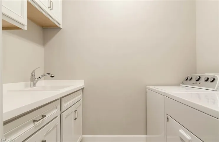 Photos are of a staged Arbordale model. Illustration purposes only. Options may vary.