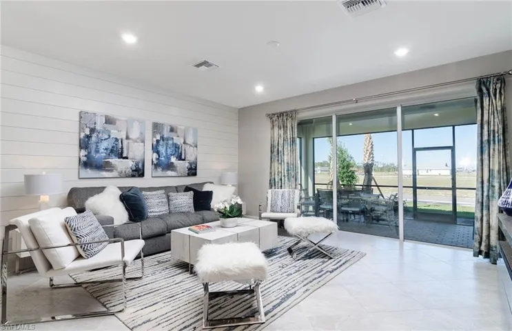 Photos are of a staged Arbordale model. Illustration purposes only. Options may vary.
