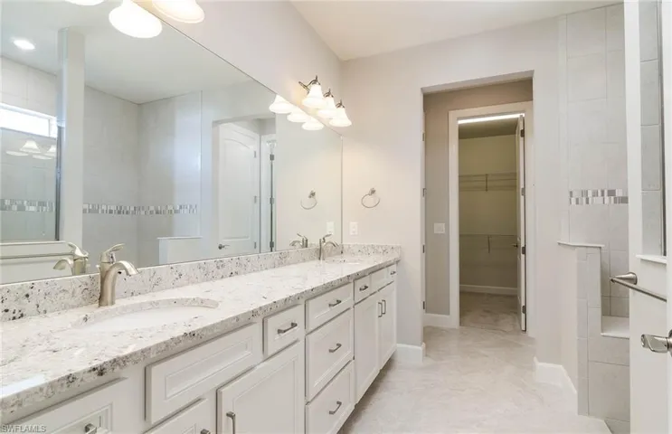 Photos are of a staged Arbordale model. Illustration purposes only. Options may vary.