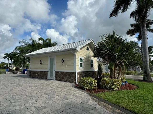 View of home's exterior