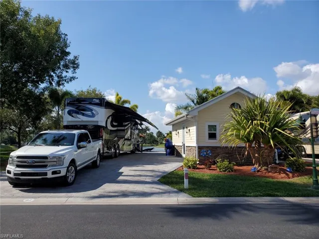 View of side of home