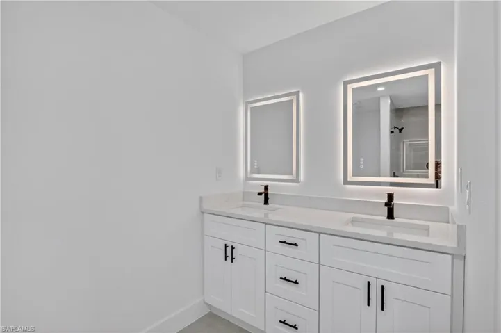 211 Ne 31st St, Cape Coral, Florida 33909