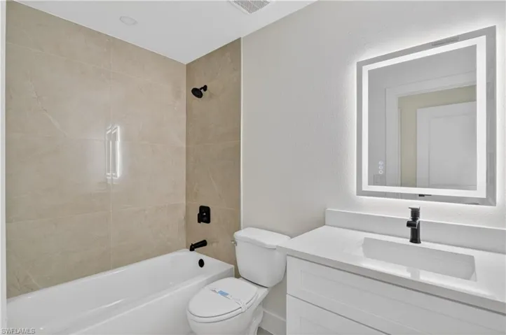 211 Ne 31st St, Cape Coral, Florida 33909