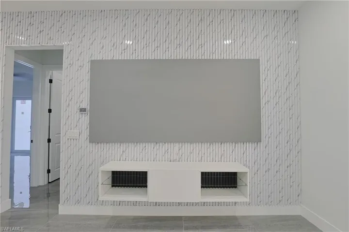 Detailed view of baseboards