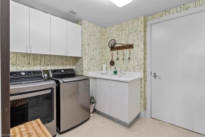 1060  Borghese  LN, Naples, FL 34114