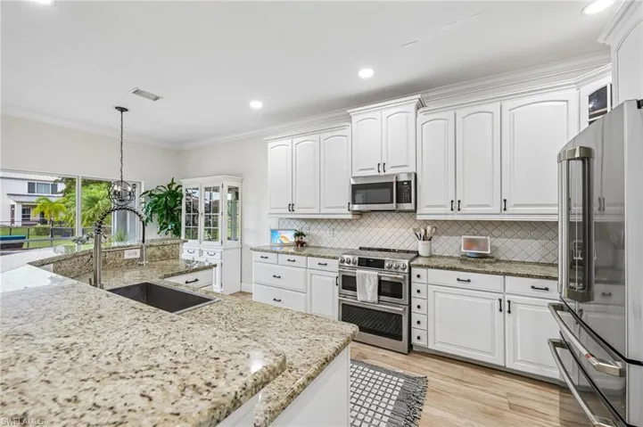 2538 Blackburn Cir, Cape Coral, Florida 33991