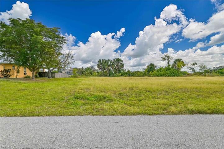 2306 NE 21st TER, CAPE CORAL FL 33909