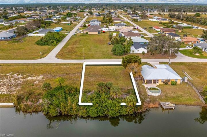 2306 NE 21st TER, CAPE CORAL FL 33909