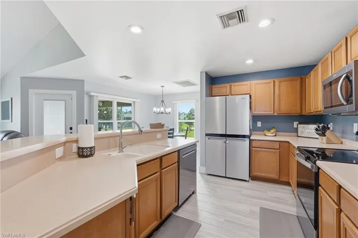 1927 Ne 33rd St, Cape Coral, Florida 33909