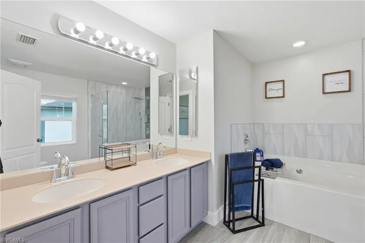 1927 Ne 33rd St, Cape Coral, Florida 33909