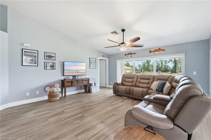 1927 Ne 33rd St, Cape Coral, Florida 33909