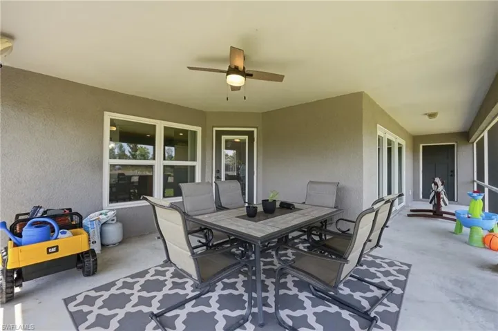 1927 Ne 33rd St, Cape Coral, Florida 33909