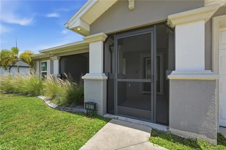 1927 Ne 33rd St, Cape Coral, Florida 33909