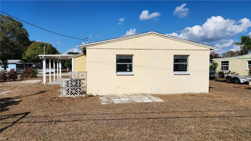 1169  Cherokee  AVE, Lehigh Acres, FL 33936