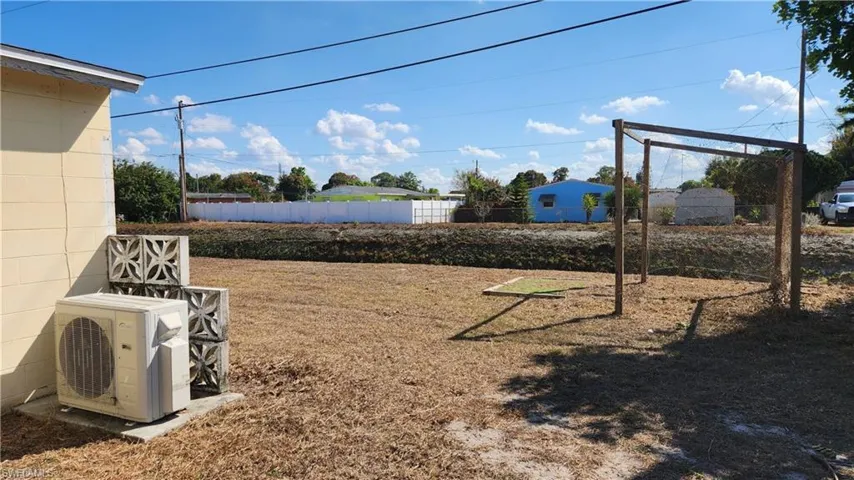 1169  Cherokee  AVE, Lehigh Acres, FL 33936