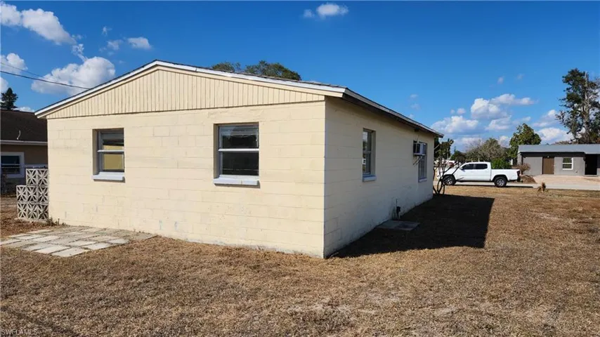 1169  Cherokee  AVE, Lehigh Acres, FL 33936
