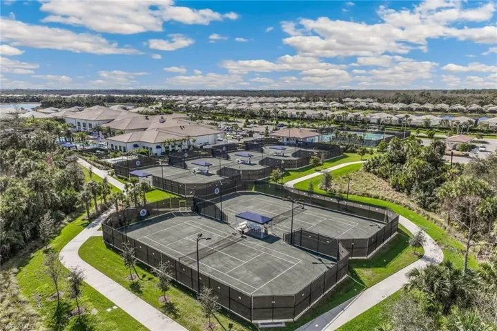 5 har tru tennis courts