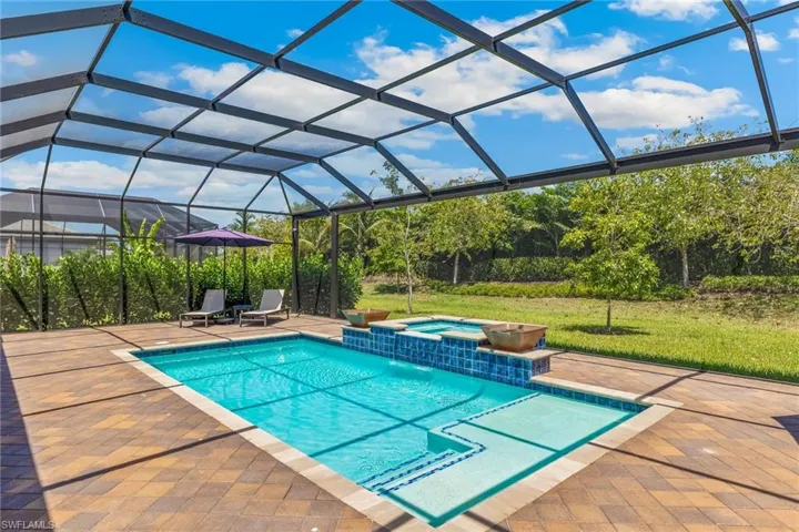 Panoramic pool cage