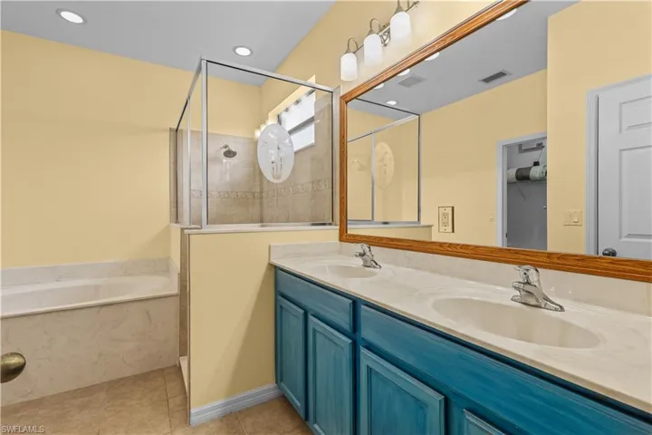 3717 Pino Vista Way, Estero, Florida 33928