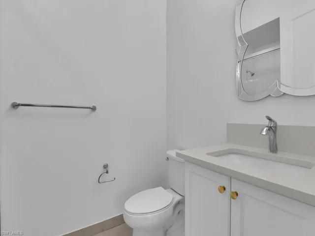 1st Floor Guest Full Bath