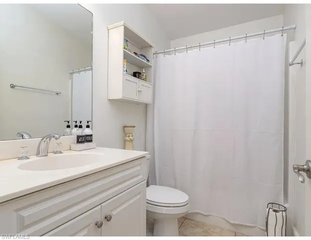 Hallway Guest Full Bath with tub/shower combo