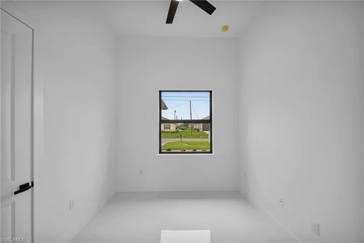 Empty room featuring ceiling fan