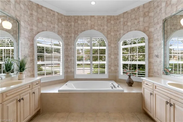 10268  Avonleigh  DR, Bonita Springs, FL 34135