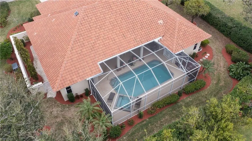 Birds eye view of property