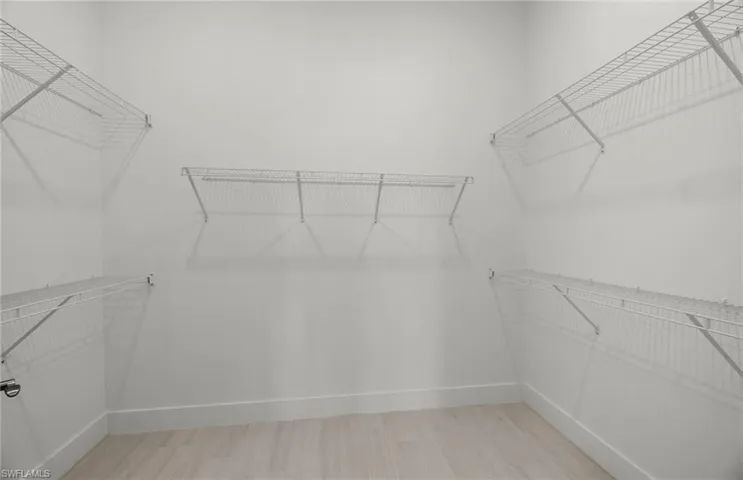 Master suite - Large walk-in closet