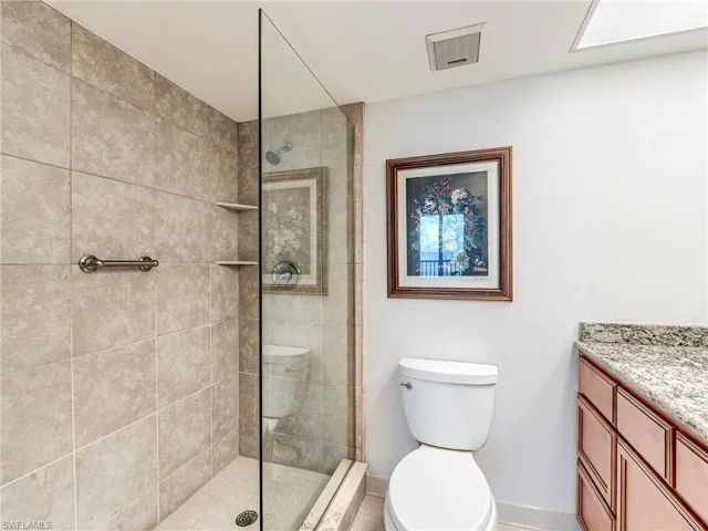 MAIN BATHROOM AND SHOWER