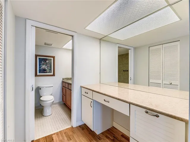MAIN BATHROOM & DRESSING AREA.
