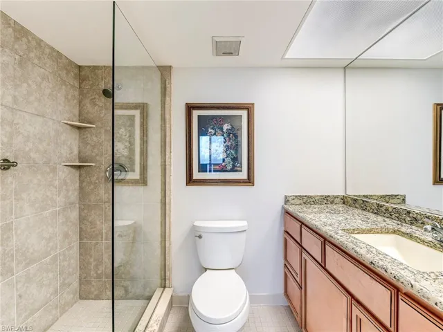 MAIN BATHROOM AND SHOWER