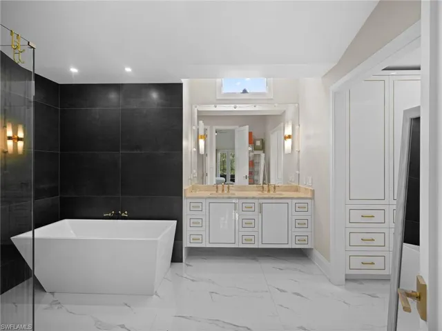 2140 Harlans Run, Naples, Florida 34105