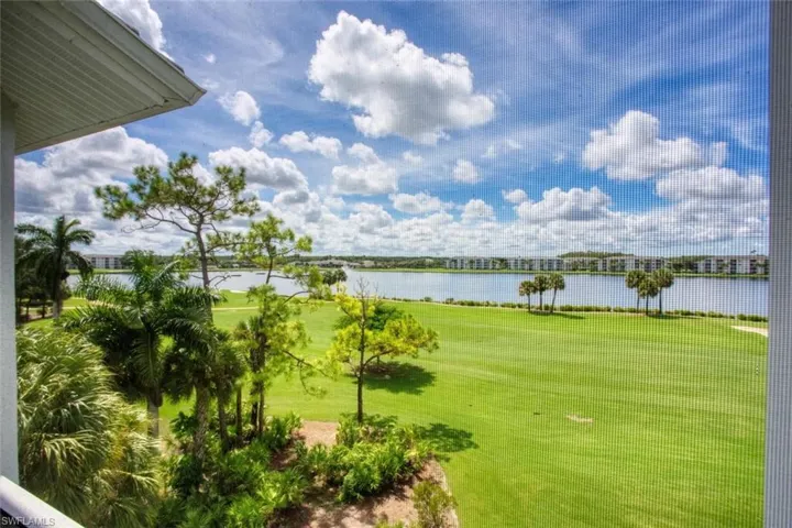 8066 Queen Palm Ln 543, Fort Myers, Florida 33966