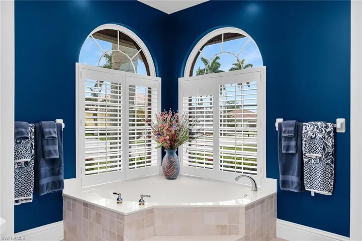 98 Gulfport Ct, Marco Island, Florida 34145