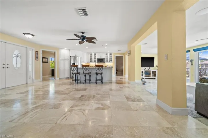 Open and inviting entry area