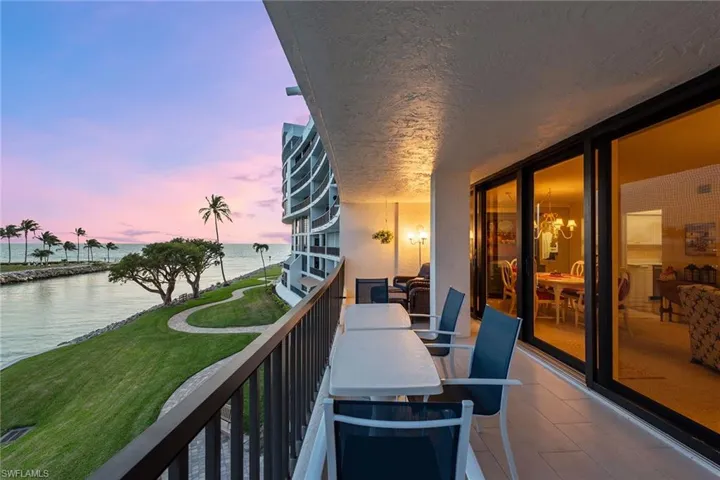 2304  Gulf Shore N BLVD, Naples, FL 34103