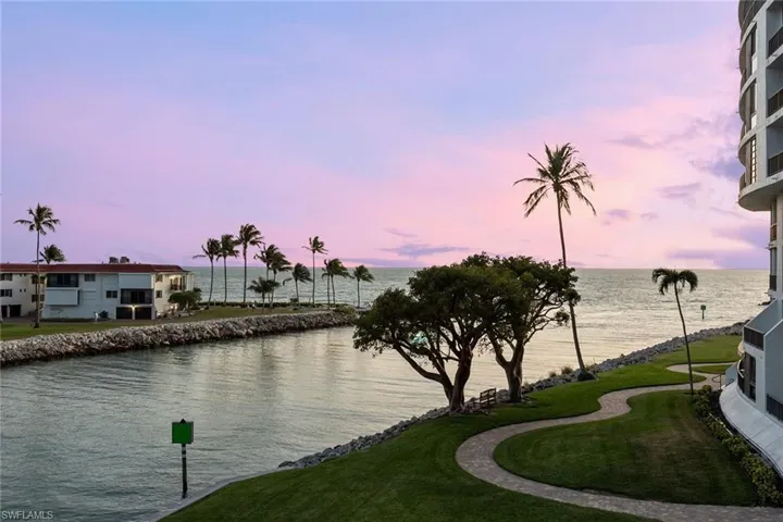2304  Gulf Shore N BLVD, Naples, FL 34103