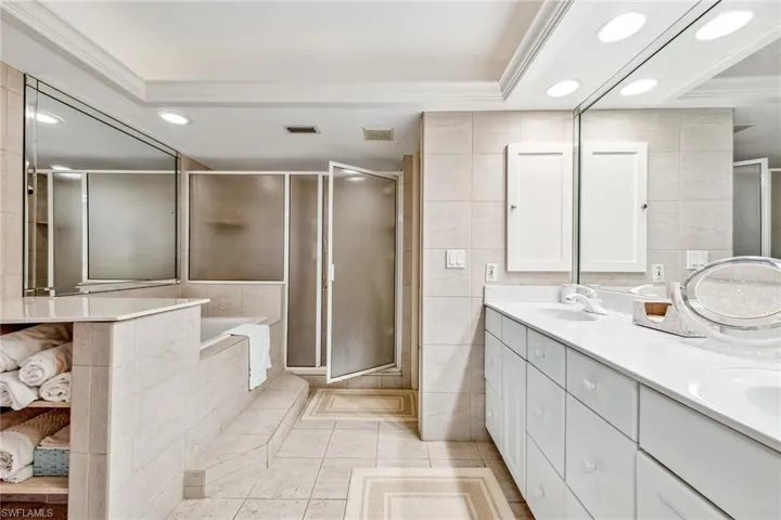 2304  Gulf Shore N BLVD, Naples, FL 34103