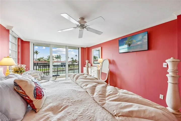 2304  Gulf Shore N BLVD, Naples, FL 34103